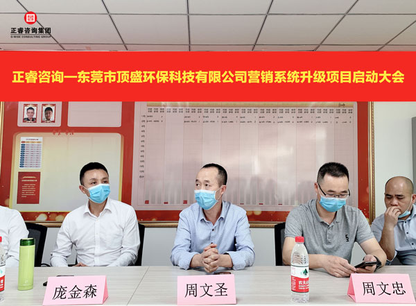 總經理周文圣（左）、副總經理周文忠（右）