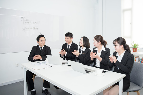 集團(tuán)人才梯隊(duì)建設(shè)：培養(yǎng)核心人才，提升企業(yè)競(jìng)爭(zhēng)力