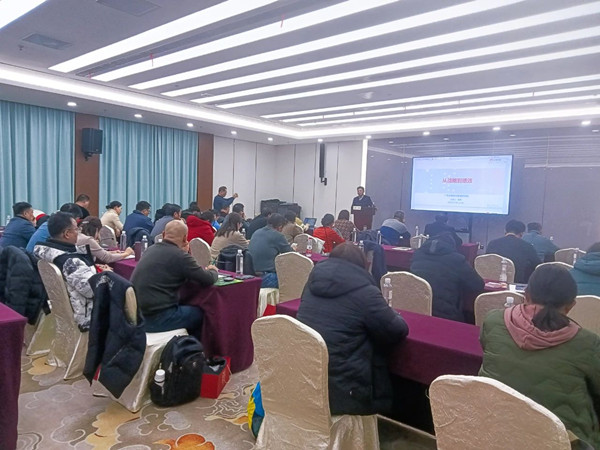 無錫市社區(qū)商會(huì)——勤新商會(huì)攜手正睿咨詢集團(tuán)為企業(yè)家賦能充電！