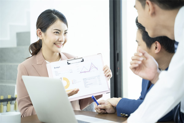 績效評估與反饋：客觀評估，持續(xù)改進
