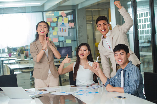 社會(huì)責(zé)任與績(jī)效管理：承擔(dān)社會(huì)責(zé)任，提升企業(yè)形象