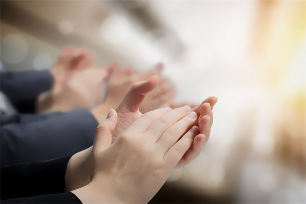 薪酬績(jī)效與戰(zhàn)略目標(biāo)協(xié)同，推動(dòng)企業(yè)持續(xù)發(fā)展與成長(zhǎng)