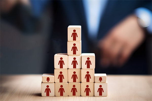 企業(yè)的發(fā)展戰(zhàn)略不僅僅是老板一個人的問題，還有誰？