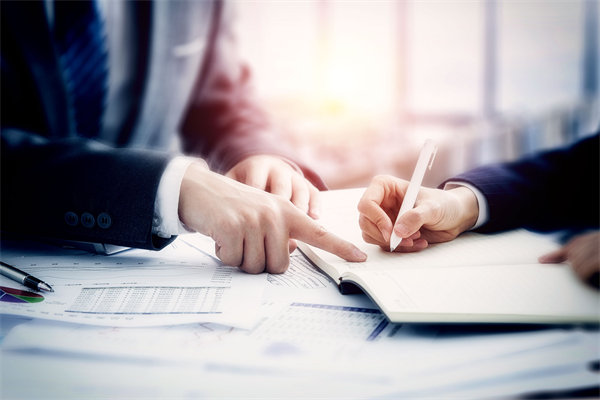 面對業(yè)績波動，企業(yè)如何靈活調整績效評價標準？