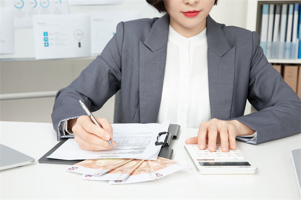 企業(yè)戰(zhàn)略轉(zhuǎn)型的關(guān)鍵成功因素與風(fēng)險(xiǎn)規(guī)避策略何在？
