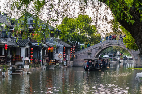 管理咨詢?nèi)绾沃μK州企業(yè)制定并執(zhí)行戰(zhàn)略規(guī)劃？