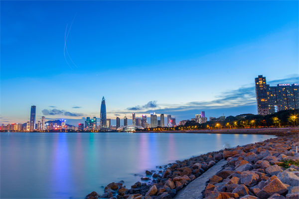 深圳戰(zhàn)略咨詢公司如何幫助企業(yè)制定長遠(yuǎn)發(fā)展藍(lán)圖？