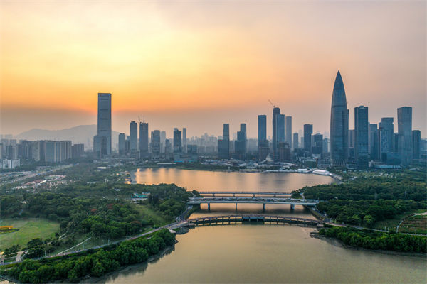 深圳集團(tuán)管控咨詢公司如何助力企業(yè)實(shí)現(xiàn)高效集權(quán)與分權(quán)？