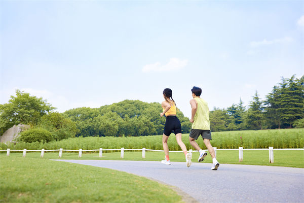 跨境營(yíng)銷中，如何克服文化差異，實(shí)現(xiàn)全球化傳播？