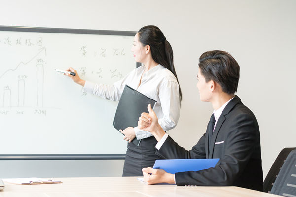 在制定績效目標(biāo)時，嚴(yán)格與靈活，如何把握？