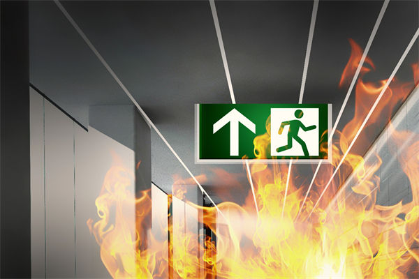 山東化工廠爆炸后樓房僅?？蚣埽瑢χ圃鞓I(yè)有何啟示？