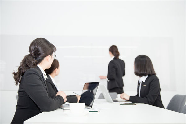 人力資源該管控還是賦能？多數(shù)企業(yè)都踩錯(cuò)了管理節(jié)奏！