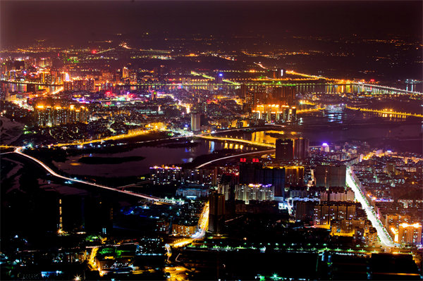 清遠(yuǎn)戰(zhàn)略咨詢公司洞察市場(chǎng)，如何精準(zhǔn)為企業(yè)定位發(fā)展方向？