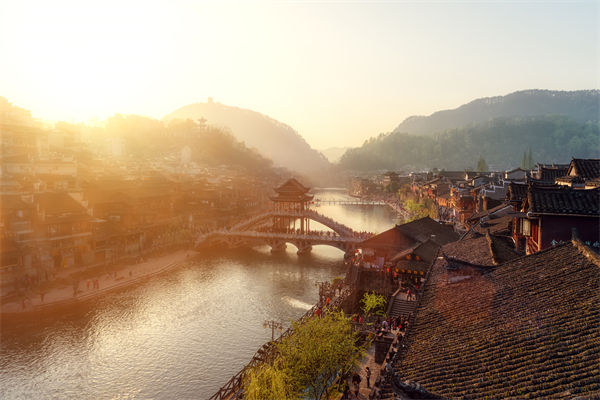 戰(zhàn)略規(guī)劃分析：村民不滿古鎮(zhèn)收門(mén)票，指引游客逃票